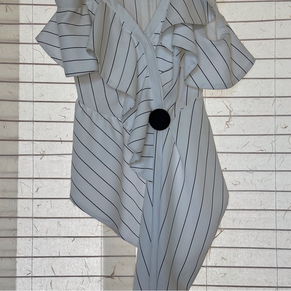 Self Portrait Mono Striped Ruffle Cold Shoulder Top Size 4 - Picture 8 of 16